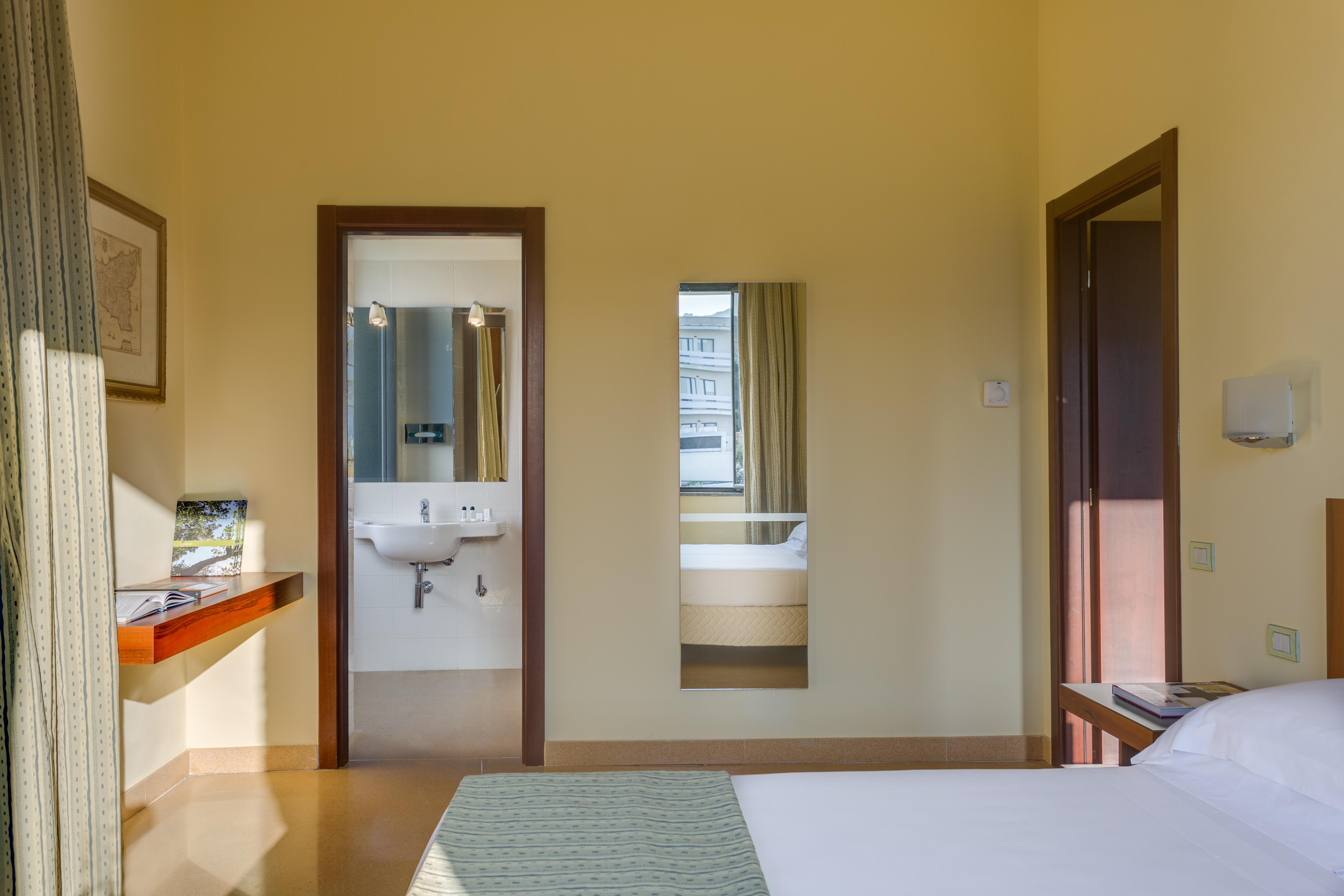 Rada Siri Hotel 4*